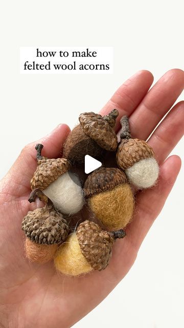 woodlark®  •  ashley on Instagram: "Wool felted acorns 🍂 Collecting acorn caps during Autumn to make felted acorns is one of our favorite yearly traditions that we’ve been doing Elliot barely began walking. This project is also one of my earliest tutorials that I published on the blog (I can’t believe it’s been 4 years!) These acorns are made using a wet felting method where you use warm soapy water to agitate the wool fibers which causes them to bind together. After they are dry they are attached with glue to real acorn caps. Quick instructions are below and full tutorial can be found on the blog. Link in bio.  Materials: wool roving or batting, acorn caps, dishwashing soap, glue  Instructions: - Fill two bowls with warm water and add a couple drops of dishwashing soap to one of the bowl Felt Acorns How To Make, Needle Felted Acorns Tutorial, Needle Felting Acorns, Felted Acorns How To Make, Acorn Fall Craft, Acorn Cap Crafts Diy, Wet Felted Christmas Ornaments, Acorn Caps Crafts, Felt Acorns Diy