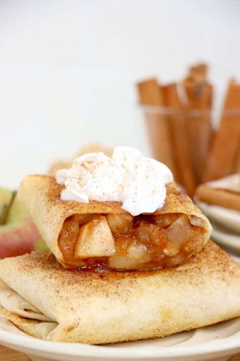 Flour Tortilla Apple Dessert, Apple Pie Filling Flour Tortilla, Low Calorie Apple Pie, Apple Wraps, Recipe Using Tortillas, Sugar Free Apple Pie, Tortilla Dessert, Tortilla Pie, Fruit Wraps