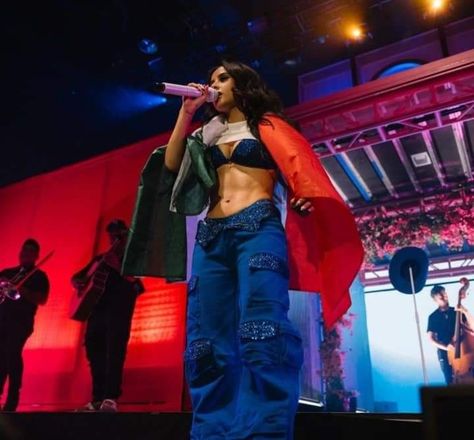 Becky G Outfits Concert, Becky G Concert, Becky G Style, Becky G Outfits, Outfits Concert, Straight Layered Hair, G Photos, Preformance Outfits, Female Artist