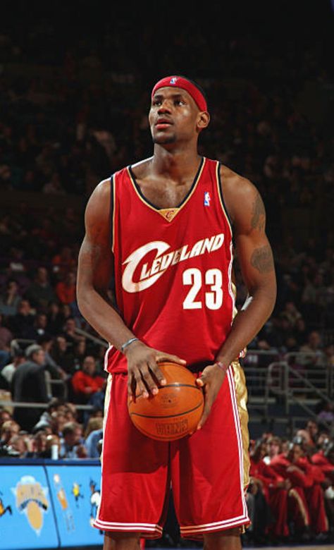 Lebron James 2000s, Young Lebron James, Lebron James Cavaliers, Basketball Wallpapers Hd, Lebron James Wallpapers, Nba Lebron James, Lebron James Cleveland, King Lebron, Basketball Photos