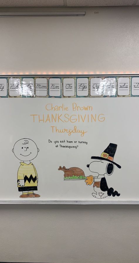 Charlie Brown Thanksgiving Thursday Thursday Morning Message, Thanksgiving Whiteboard Art, Dry Erase Board Drawings, Dry Erase Board Art, Whiteboard Prompts, Thanksgiving Classroom Activities, White Board Drawings, Thanksgiving Drawings, Classroom Whiteboard