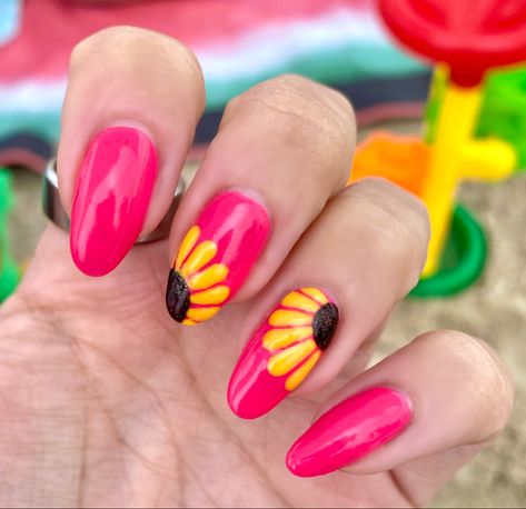 #sunflower #sunflowernails #pinknails #pinknaildesigns #pinknailart #pinknailideas #summernails #summer #summernailart #summernaildesigns #flowers #flowernaildesigns #gelnails #gelpolish #nails #nailart #nailsofinstagram #naildesign #nailideas #nailartdesigns #nailstagram #nailartideas Pink And Yellow Sunflower Nails, Sunflower Almond Nails, Pink Sunflower Nails, Pedi Designs, Gelpolish Nails, Pink Sunflowers, Sunflower Nails, Flower Nail Designs, Pink Nail Art