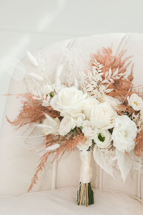 Wedding Planner Guide, Madison Wedding, Floral Trends, Madison Wisconsin, Wisconsin Wedding, Dried Flower Bouquet, Dried Flower Arrangements, Bride Bouquets, Wedding Deco