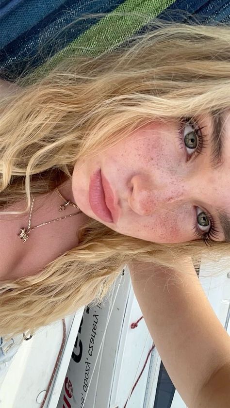 Blond And Green Eyes, Blonde Hair Freckles Green Eyes, Pretty Blondes Green Eyes, Green Eyes With Blonde Hair, Blonde On Pale Skin Brown Eyes, Natural Makeup Blonde Green Eyes, Natural Blonde Aesthetic, Dark Blonde Curly Hair Natural, Girl With Blonde Hair And Green Eyes