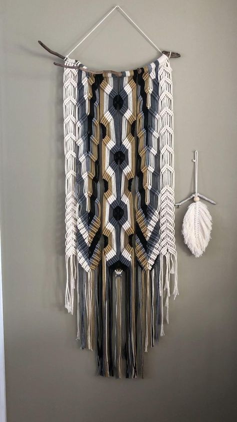 Macrame Wall Hanging Ideas, Macrame Black, Driftwood Macrame, Macrame Wall Hanging Large, Pola Macrame, Macrame Wall Hanger, Crochet Flowers Easy, Macrame Tapestry, Macrame Knots Pattern