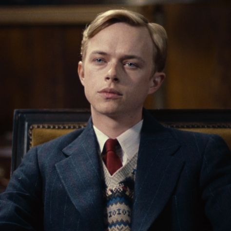 Dane DeHaan - Lucien Carr Lucien Carr, Kill Your Darlings, Dane Dehaan, Peter Pettigrew, Man On The Moon, James Potter, The Secret History, Pose Reference Photo, The Marauders