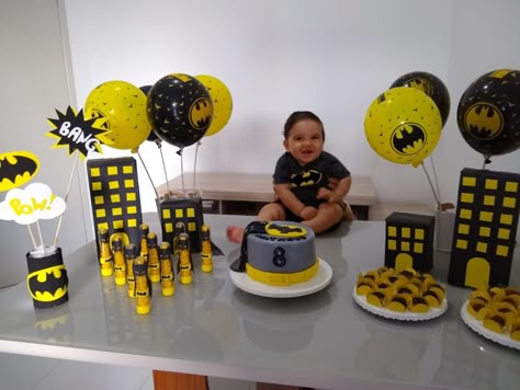 Mesversario do batman Flash Cake, Batman Theme Party, Batman Themed Birthday Party, Batman Theme, Baby Batman, Batman Birthday Party, Second Birthday Ideas, Batman Party, Batman Birthday