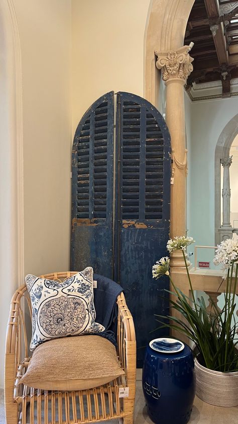 Greece Aesthetics Interior, Greek Aesthetic Room Decor, Greece Room Ideas, Greece Aesthetics Decor, Greece House Aesthetic Interior, Greek Aesthetic Interior, Mama Mia Bedroom Ideas, Mamma Mia Interior, Greek Bedroom Aesthetic Blue