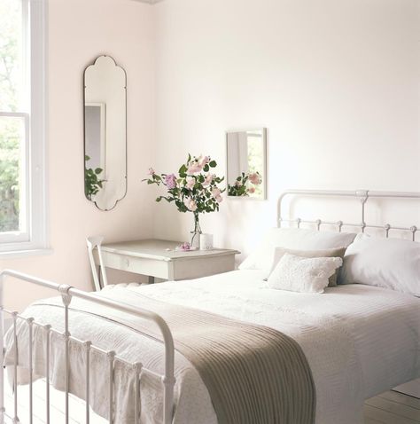 Love a soft colour combo in your bedroom , create this minimalist feel with crushed cotton 2 & frayed hessian 4.  #colour #paint #white #zen #bedroom #dulux  #inspiration Cream Bedroom Ideas, Cottage Style Bedrooms, Cream And White Bedroom, Cream Bedroom Furniture, Pleasant Dreams, Cream Bedrooms, Airy Bedroom, Peaceful Bedroom, Cottage Bed