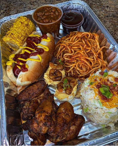 Cookout Plate, Shrimp Deviled Eggs, Bbq Party Food, Food Plates, Relationship Pics, Road Trip Food, Soul Food Dinner, Cookout Food, Chicken Dishes Recipes