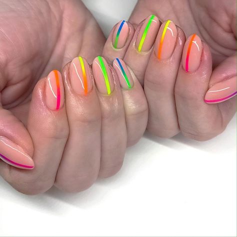 Neon Powder Nail Art Designs, Neon Powder Nails, Neon Tips Nail, Neon Design Nails, Neon Gradient Nails, Neon Powder Nail Art, Pigment Powder Nails, Neon Abstract Nails, Neon Light Nail Art