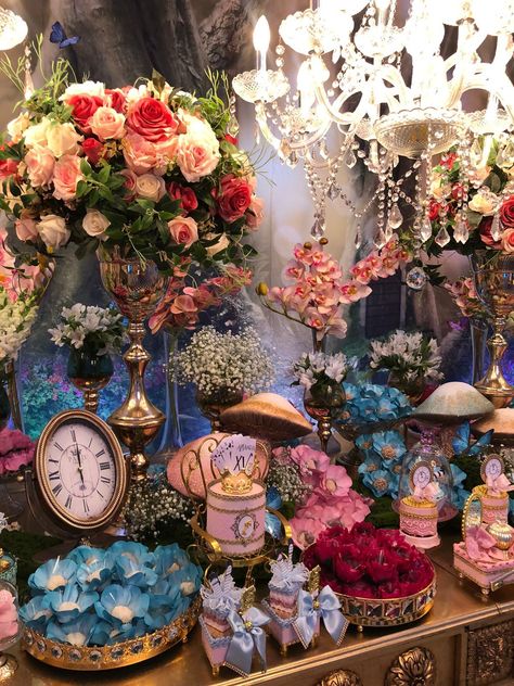 Upside Down Flowers Decoration, Alice And Wonderland Quinceanera, Alice In Wonderland Bounding, Alice In Wonderland 15 Party, Wonderland Quinceanera Ideas, Alice In Wonderland Prom Theme, Alice In Wonderland Quinceanera Theme, Alice In Wonderland Quinceanera, Alice In Wonderland Quince