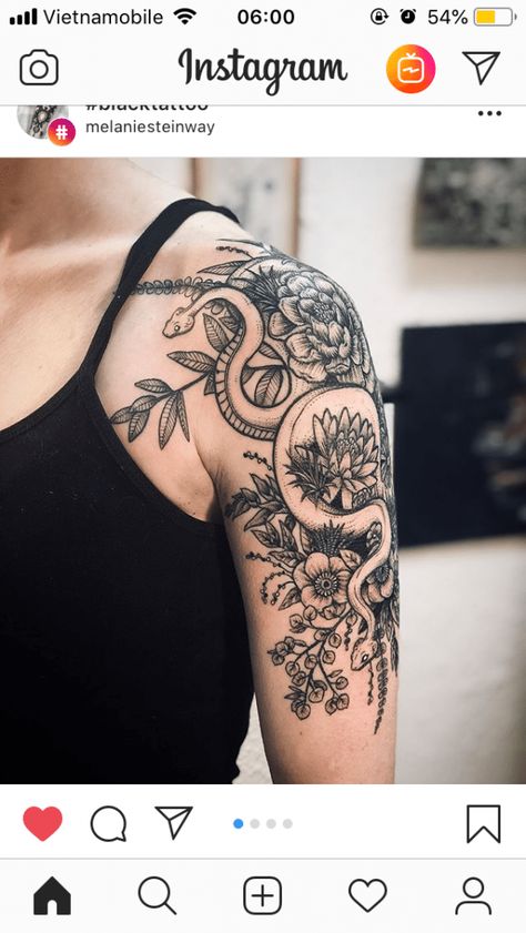 I like how the snake is set into the florals #bodyart #body #art #arm Upper Arm Tattoo, Tattoo Snake, Upper Arm Tattoos, Cat Tattoos, Inspiration Tattoos, Irezumi Tattoos, Tiny Tattoo, Shoulder Tattoos For Women, Tattoo Feminina