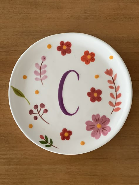 Pottery Painting Ideas Easy Platter, Simple Clay Painting Ideas, Beginners Pottery Painting Ideas, Diy Paint Plates, What To Paint At Pottery Place, Cute Pottery Plate Ideas, Diy Plate Painting Ideas, Pottery Painting Ideas Valentines, Simple Pottery Ideas Painting