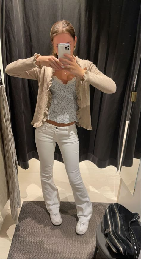 White Jeans Outfit Aesthetic, Simple Outfits For School, Look Legging, Summer Outfits 2024, Versatile Clothing, Skandinavian Fashion, Paris Mode, Casual Preppy Outfits, Business Casual Outfits For Work