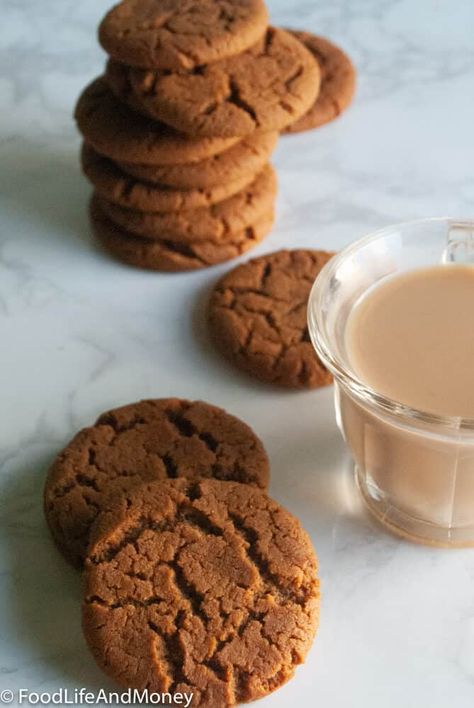 Ginger Cookie Recipe, 100 Cookies Recipe, Ginger Nut Biscuits, Home Made Puff Pastry, Eggless Cookie Recipes, Vegan Banana Bread Recipe, Ginger Cookie Recipes, Almond Shortbread Cookies, Cookie Cookbook