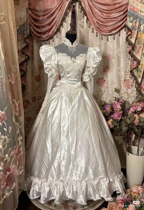 40s Wedding Dress, Satin Lace Wedding Dress, Retro Wedding Dresses, Wedding Dress Ball Gown, Royalty Dress, One Shoulder Prom Dress, Dress Ball Gown, Fantasy Dresses, Sequin Prom Dresses