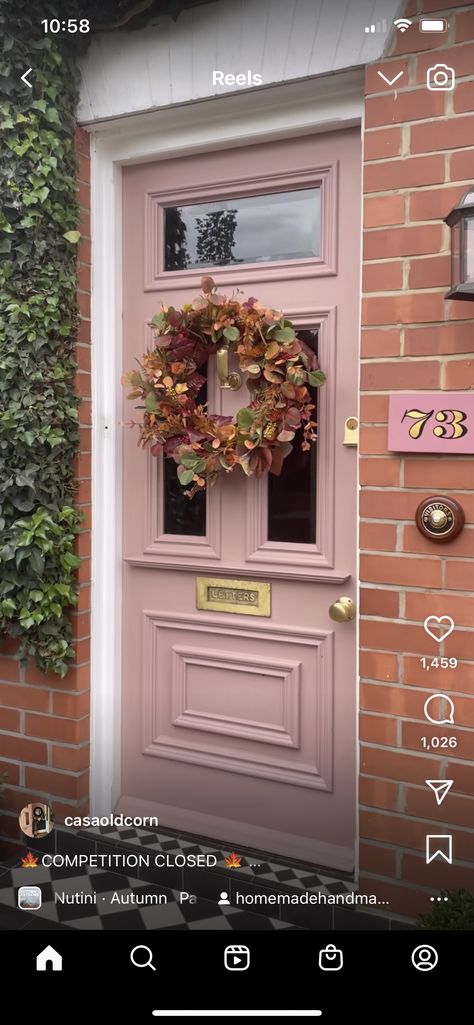 Pink Front Door Brick House, Front Door Red Brick, Georgian House Uk, Virginia Cottage, Small Front Porch Decor, Bright Front Doors, Victorian Front Doors, Cottage Front Doors, Pink Front Door