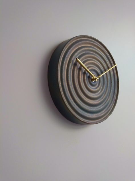 DORAN #CERAMIC #CLOCK #clockdesign #handmade Pottery Clocks Handmade, Ceramic Wall Clock, Clay Clock, Ceramic Clock, Buddha Art Drawing, Diy Air Dry Clay, Pottery Lamp, Ceramic Watch, Kitchen Ware