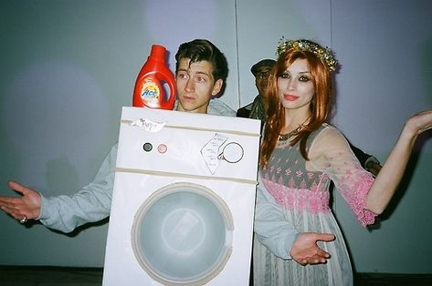 Florence and the Machine Pun Costumes, Punny Costumes, Arielle Vandenberg, Monkey Memes, Punny Halloween Costumes, Creative Halloween Costumes Diy, Florence And The Machine, Bloc Party, The Last Shadow Puppets