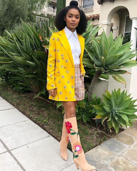 Zoe Grownish Outfits, Zoey Grownish Outfits, Grown Ish Outfits Zoey, Yara Shahidi Outfits, Grownish Outfits, Grown Ish Outfits, Yara Shahidi Style, Jennifer Fisher Jewelry, Grown Ish