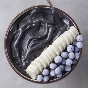 Black Smoothie Bowl Yay or Nay? Made with frozen bananas and a pinch of activated charcoal A breakfast to match your soul ✨ Black Smoothie, Smoothie Bowl Aesthetic, Bowl Aesthetic, Coconut Milk Smoothie, Tumblr Food, Frozen Bananas, Superfood Smoothie, Black Food, Smoothie Bowl Recipe