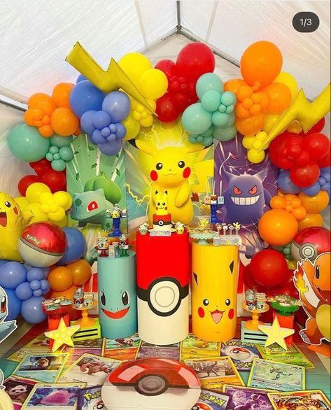 78 ideas de decoración para Fiesta de Cumpleaños de Pokémon Pikachu Theme Party, Birthday Pokemon Ideas, Pokemon Birthday Balloon Garland, Pokemon 1st Birthday Party, Pikachu Themed Birthday Party, Pokemon Birthday Centerpieces, Pokémon Birthday Decor, Pikachu Decorations Party Ideas, Pokemon Birthday Balloons