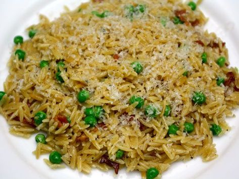 Orzo Carbonara-Style Recipe Orzo Carbonara, Peas And Bacon, Easy One Pot Meals, Serious Eats, Yummy Sides, Orzo, Dinner Tonight, One Pot Meals, Side Dish Recipes