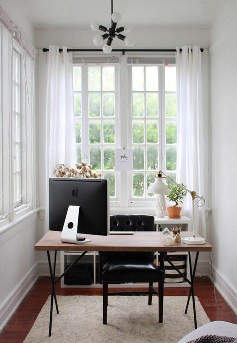 small-sunroom-with-workspace-ideas Small Sunroom, Sunroom Designs, Workspace Inspiration, Office Makeover, Office Workspace, Design Seeds, Natural Home Decor, Home Office Space, Cool Ideas