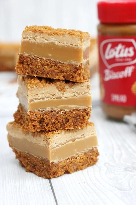 Millionaire Shortbread Brownies, Biscoff Millionaire Bars, Biscoff Millionaires Shortbread, Biscoff Millionaires, Biscoff Bars, Event Desserts, Bakery Truck, Biscoff Cookie Recipe, Millionaires Shortbread