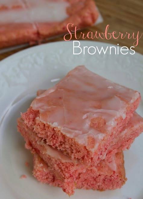 Strawberry Blondie, Cake Mix Brownies, Strawberry Bars, Blondie Recipe, Strawberry Brownies, Valentine Days, Quick Dessert Recipes, Strawberry Cake Mix, Cream Cookies