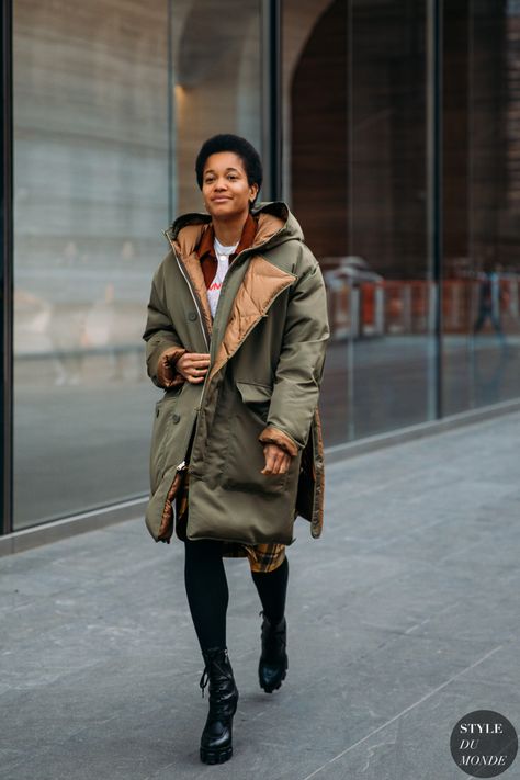 Khaki Parka Outfit Winter, Khaki Parka Outfit, Parka Street Style, Tamu Mcpherson, Khaki Parka, 2020 Street Style, Reportage Photography, Street Snap, New York Fall