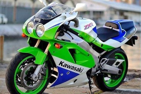 The first generation ZXR 750 R in typical Kawasaki green Zxr 750, Kawasaki Zx7r, Kawasaki Bikes, Custom Sport Bikes, Zx 10r, Kawasaki Motorcycles, Moto Bike, Sports Bikes Motorcycles, Cycling Art