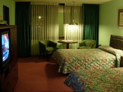 Motel Room, Bg Design, Casa Vintage, A Little Life, Hotel Motel, House On A Hill, Destiel, Dean Winchester, Hotel Room