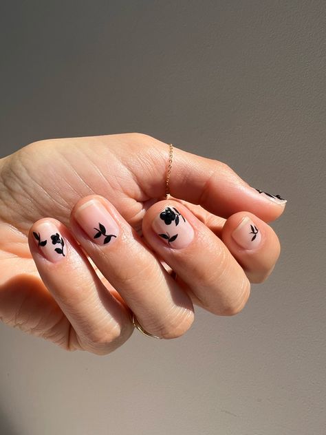 Black Floral Nails, Tattoo Nails, Pretty Fingers, Holiday Nails Winter, Nail Board, Elegant Nail, Hello Nails, Indigo Nails, Floral Nail Designs