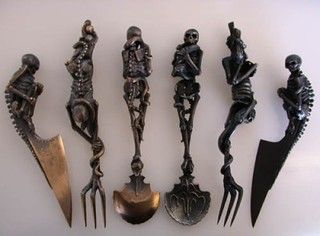 Spoons And Forks, Gothic Furniture, Goth Home, Goth Home Decor, Goth Decor, Style Baroque, Cutlery Sets, Rock Punk, Gothic Decor