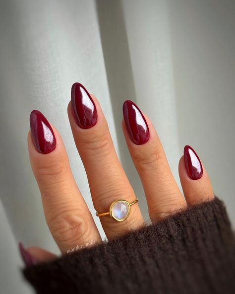 25 Burgundy Chrome Nail Looks for Your Winter Mood Board Chrime Nails, Winter Mood Board, Almond Nails Red, Red Chrome Nails, Winter Nail Colors, Holographic Nail Powder, Brown Nails Design, Dark Red Nails, Nail Looks