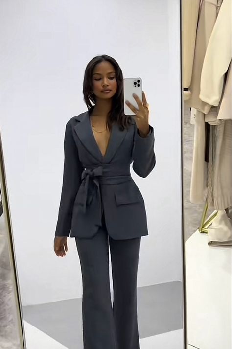 Business Awards Dinner Outfit, Blazer Outfit Elegant, Dress Business Attire, Interview Outfit Women, Corporate Outfits For Women, Corporate Fits, Law Life, 6th Form Outfits, Hoco Inspo