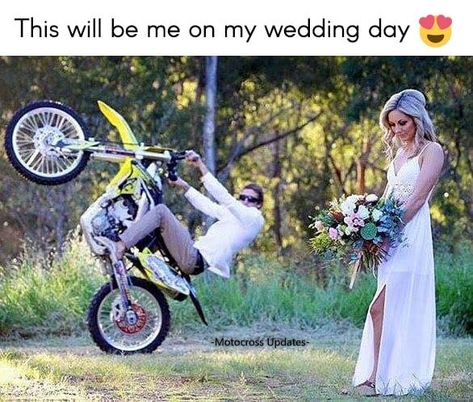 This will be me on my wedding day. The best motocross wedding ideas Motocross Wedding, Dirt Bike Couple, Motocross Couple, Dirt Bike Wedding, Motocross Funny, Bike Wedding, Country Western Wedding, Bike Couple, Vintage Sled