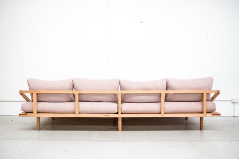 Wooden Couch, Futon Cushions, Japanese Futon, Timber Slats, Diy Couch, Diy Sofa, House Beds, Afternoon Nap, Wood Sofa