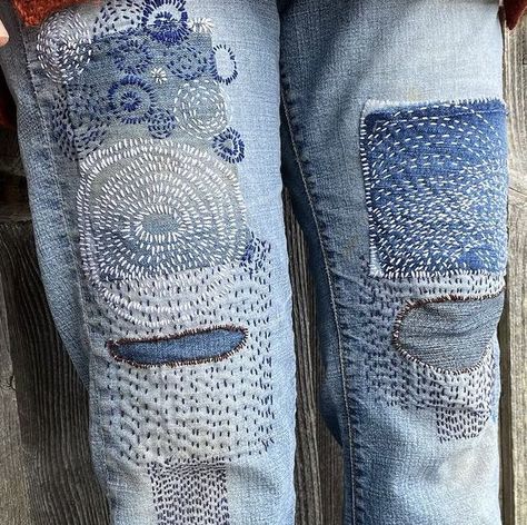 Visible Mending Stitches, Återvinna Jeans, Boro Stitching, Sashiko Pattern, Mending Clothes, Denim Embroidery, Upcycle Clothes Diy, Embellished Clothing, Sashiko Embroidery