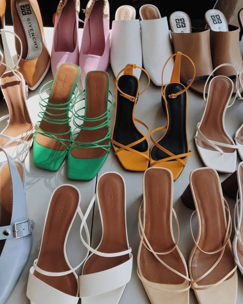 Spring-Ready Sandals Under $100 #blankitinerary #sandals #spring Dr Shoes, Shoe Inspiration, Shoe Inspo, Aesthetic Shoes, Mode Inspo, Beach Sandals, Pretty Shoes, Dream Shoes, Shoe Lover