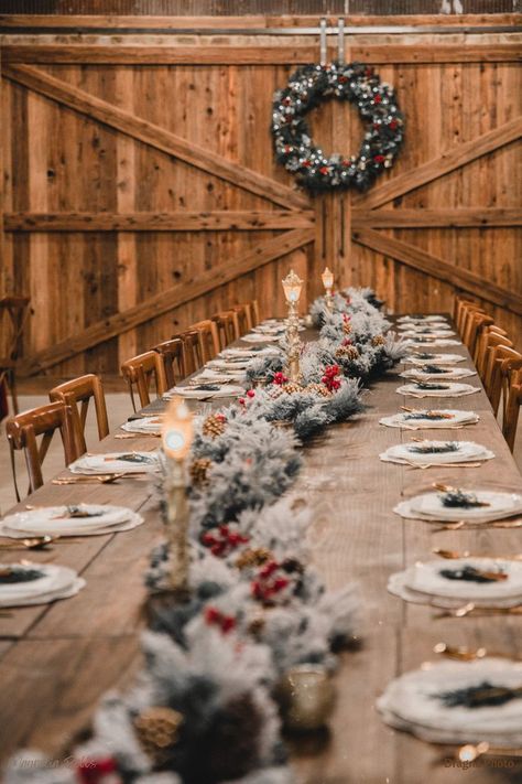 December Wedding Centerpieces Receptions, Christmas Wedding Diy Ideas, Winter Cowboy Wedding, Country Christmas Wedding Ideas, Western Christmas Wedding Ideas, Christmas Western Wedding, Barn Winter Wedding, Rustic Christmas Wedding Ideas, Western Christmas Wedding