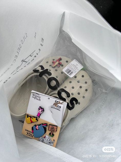 Crocs Crocs Platforms, Crocs Platform Clog, Crocs Aesthetic, Buddha Background, Cute Uggs, Crocs Fashion, Bf Gifts, 2000s Nostalgia, Story Ideas Pictures