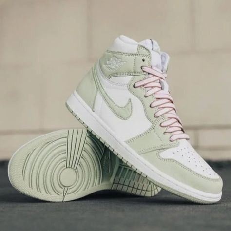 Air Jordan 1 Retro High OG Seafoam green Sage Green Jordans, High Top Air Jordans, Jordan Rose, High Top Jordans, Green Jordans, Pink Jordans, Shoes Wallpaper, Jordans Girls, Preppy Shoes