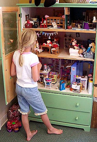 Dresser Dollhouse- If you have an old dresser, it could be turned into something new, useful, and beautiful! For inspiration, check out these 12 clever ways to repurpose an old dresser! | DIY furniture makeover, upcycle a dresser, #repurpose #upcycle #furniture #DIYProject #ACultivatedNest Repurposed Dresser Ideas, Large Dolls House, Diy Barbie House, Dresser Ideas, Repurposed Dresser, Modern Dollhouse Furniture, Diy Barbie Furniture, Idea Room, Modern Dollhouse