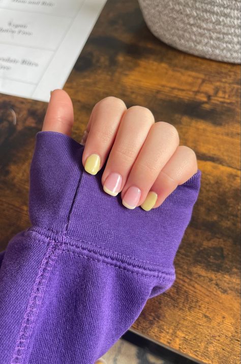 Cute Spring Nails Yellow, Pastel Yellow Gel Nails Short, Gel Nails Yellow Pastel, Spring Nails Yellow Color Combos, Yellow Nails Short Square, Yellow Nails Tips, Pastel Yellow And Pink Nails, Manicure Amarillo Pastel, Yellow Natural Nails