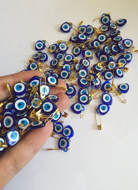 Resin Evil Eye, Greek Wedding Favors, Creative Wedding Favors, Inexpensive Wedding Favors, Wedding Favors And Gifts, Turkish Wedding, Eye Safety, Engagement Favors, Elegant Wedding Favors