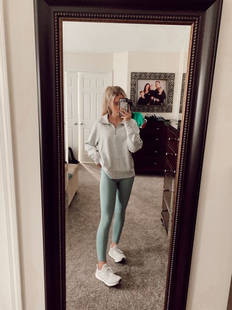 Lululemon Outfit Modest, School Fit Inspo Winter, Cute Comfy Winter Outfits Lazy Days, Cute School Fits With Leggings, Cute School Outfits Winter, Colored Leggings Outfit School, Leggings Outfit Preppy, Gym Fits Modest, Lululemon Leggings Outfit School