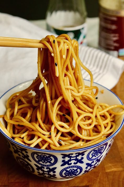 Hibachi Noodles (Japanese Steakhouse Noodles) - The Cheeky Chickpea Hibachi Sauce, Hibachi Noodles, Vegan Noodles Recipes, Japanese Noodle Dish, Noodles Japanese, Hibachi Recipes, Teriyaki Noodles, Japanese Hibachi, Japanese Steakhouse